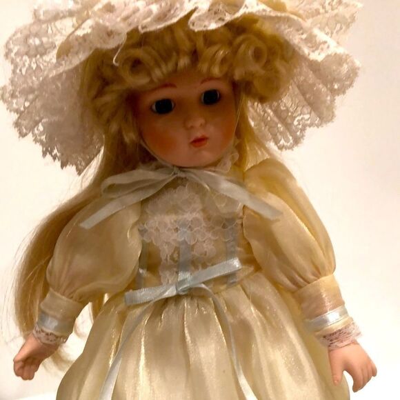 Porcelain doll 14”   - Picture 3 of 6